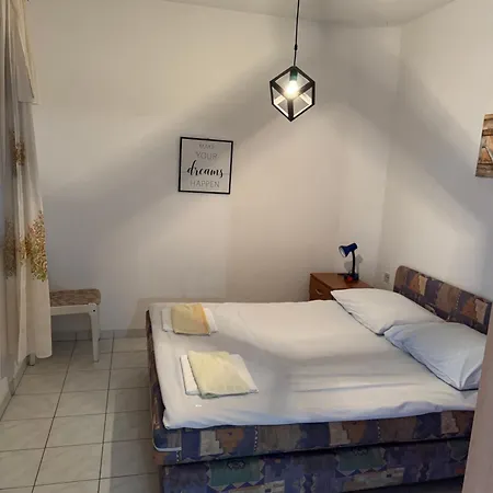 Danica Cudina App4 Διαμέρισμα Pakoštane